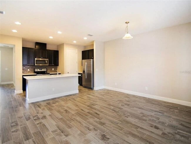 Building Photo - 15470 Honeybell Dr