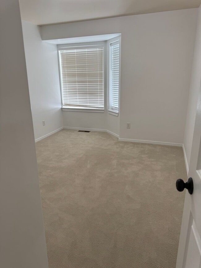 Building Photo - NEW LOWER RENT