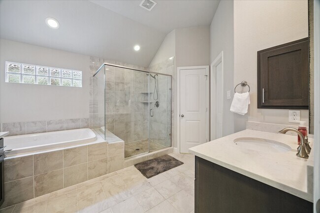 Building Photo - 1725 W 23rd St