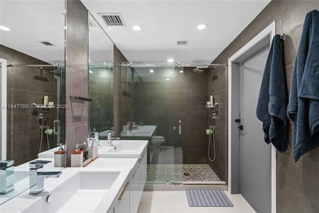 Building Photo - 90 SW 3rd St