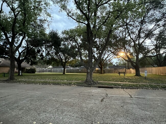 Building Photo - 1635 Ainsdale Dr