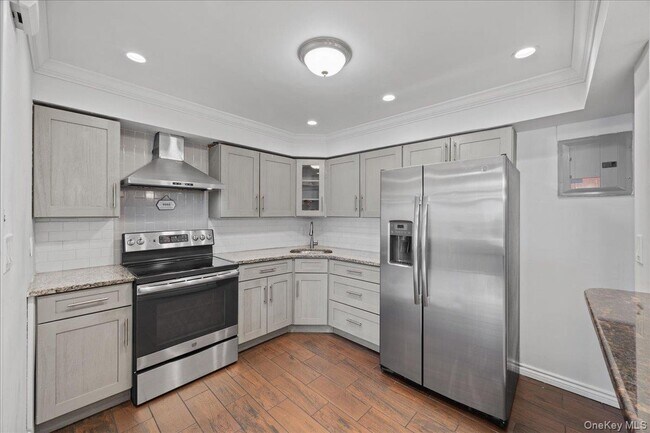 Building Photo - 56-25-56226 226th St