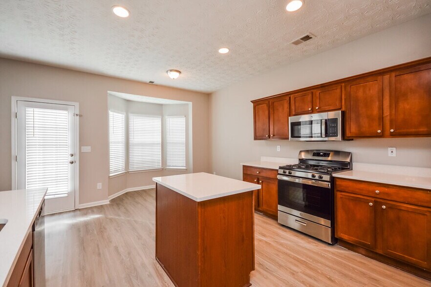 Building Photo - 80 Meadowbrook Ct