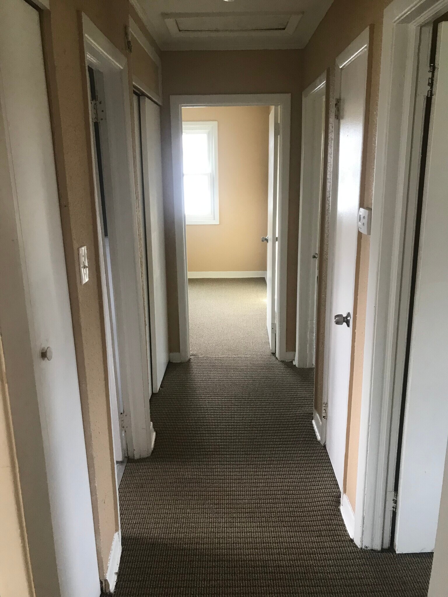 Hallway - 2708 Lasalle St