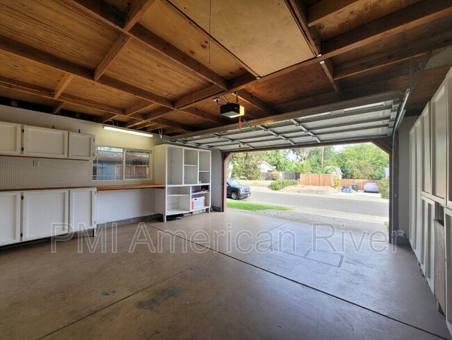 Building Photo - 7948 Glen Stone Ave
