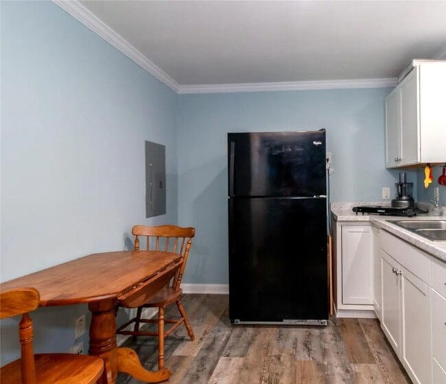 Building Photo - 7417 Shadowlake Dr