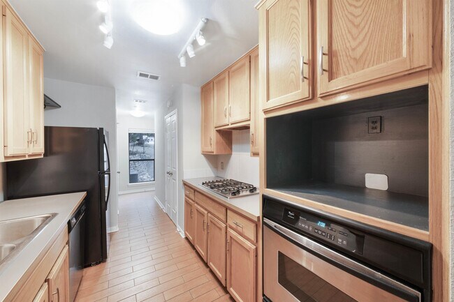 Building Photo - 6504 Cat Creek Trail