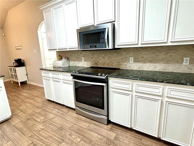 Building Photo - 7005 Vineyard Dr