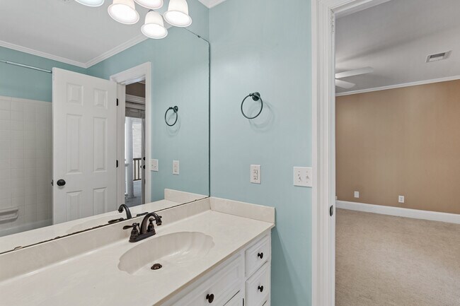 Building Photo - 710 Woodcreek Ct