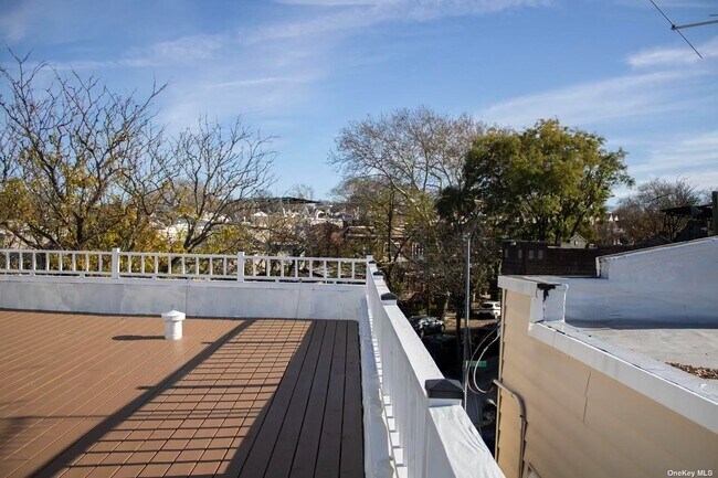 Building Photo - 61-29 Cooper Ave