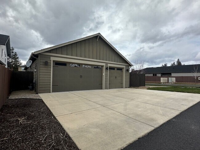 Building Photo - 63266 NW Newhall Pl