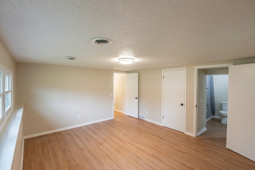 Building Photo - 451 Bonnie Rd
