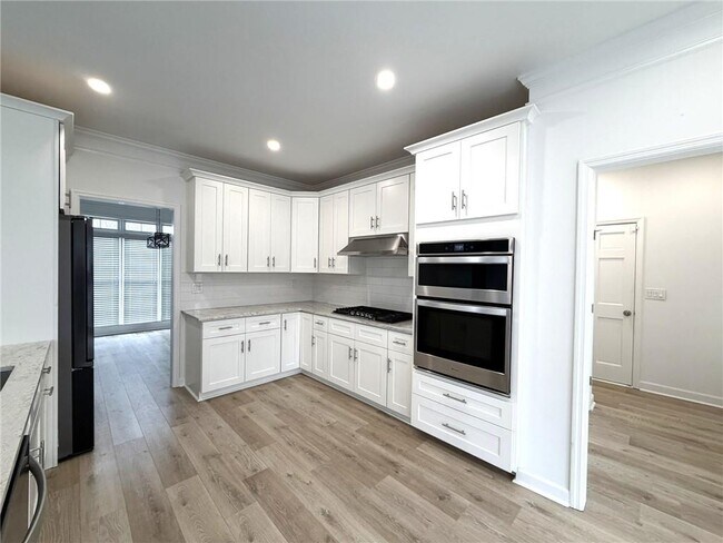 Building Photo - 4865 Chesterfield Ct