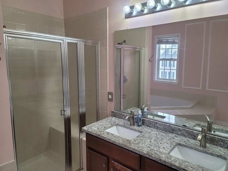 Building Photo - 6831 Hampton Bay Ln