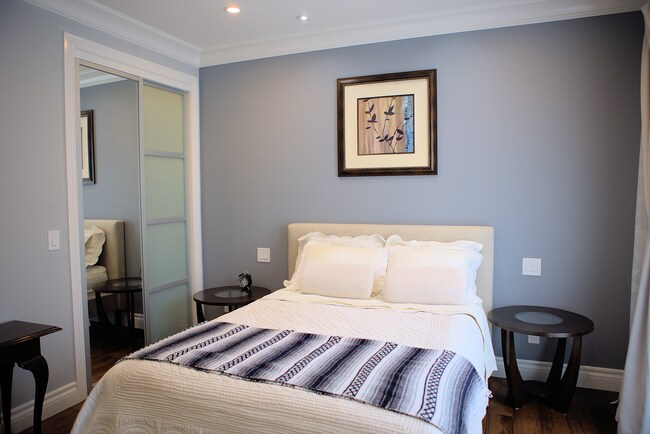 Building Photo - 1215 Altamead Dr