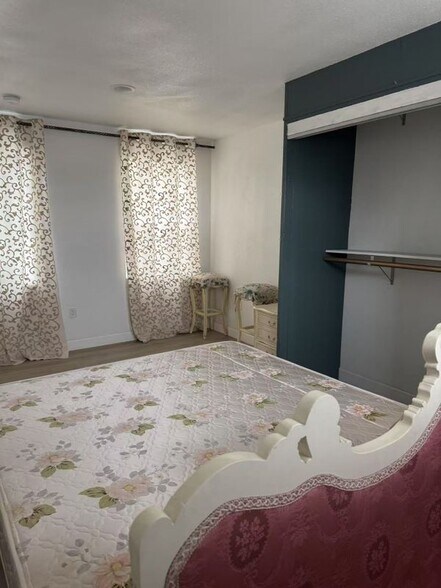 Building Photo - 301 W 1st St