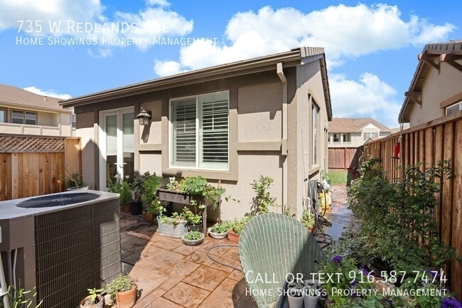 Building Photo - 735 W Redlands Ave