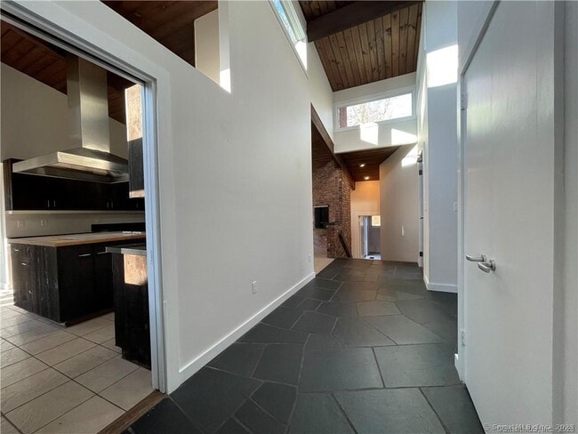 Building Photo - 860 Oakwood Rd