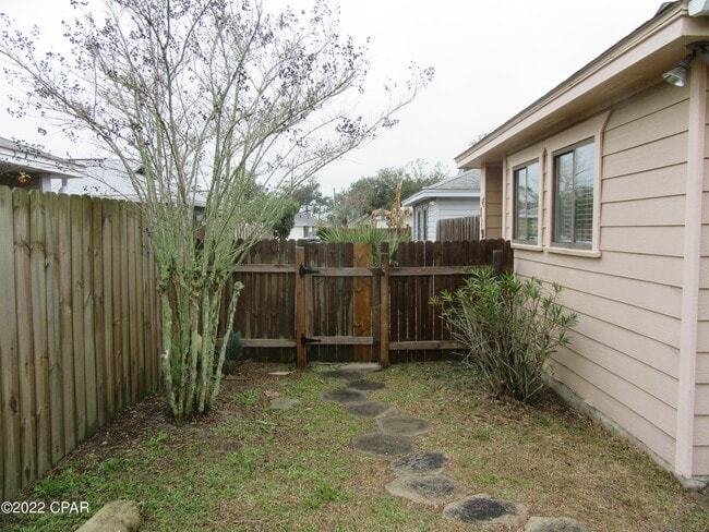 Building Photo - 820 Premier Dr