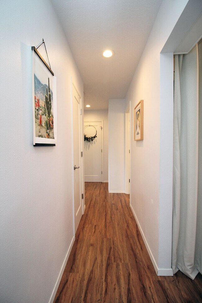 Building Photo - 205 NE 79th Ave