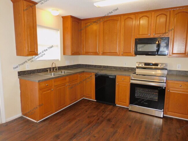 Building Photo - 3096 Canterbury Park Dr