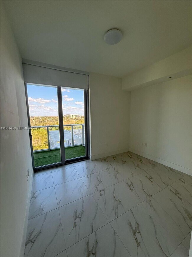 Building Photo - 2000 Metropica Wy