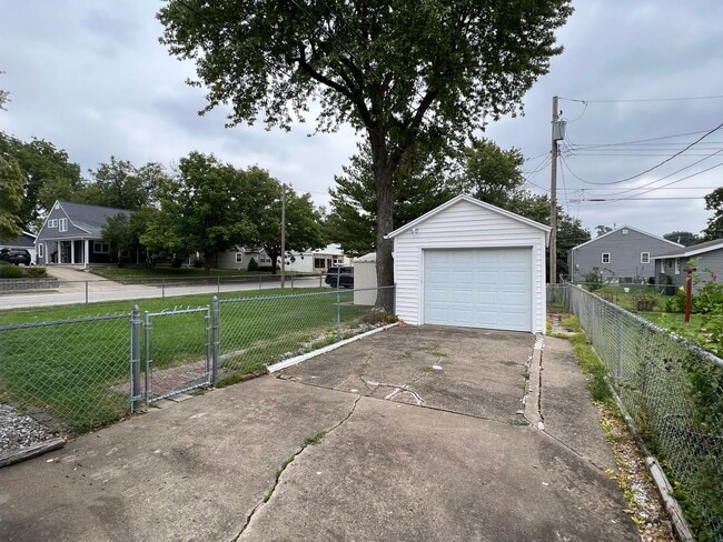 Building Photo - Two bedroom, two bath home for rent.