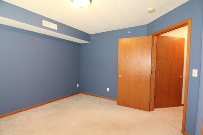 Building Photo - 2 Bedroom 1 Bath Condo in North Liberty!