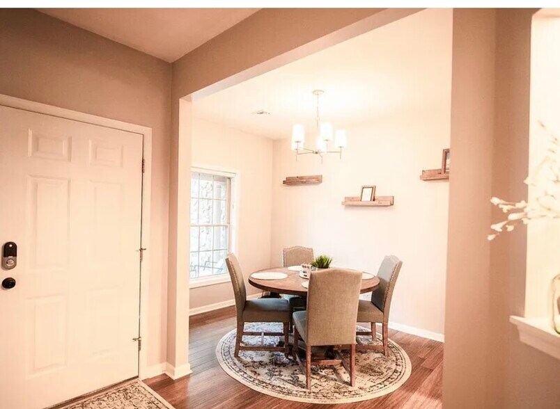 Building Photo - 2080 Deer Run Dr