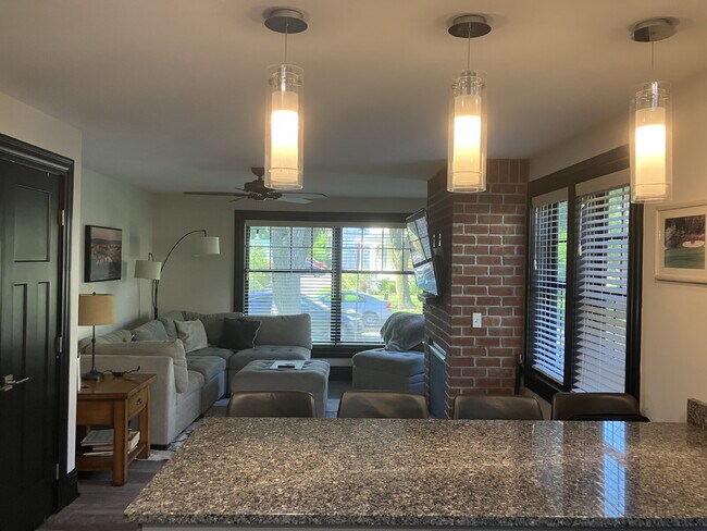 Building Photo - 1 BR in Village of Fairport Available Oct 1!