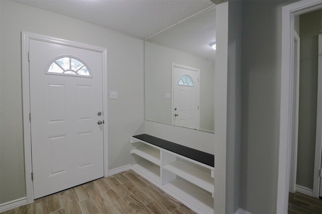 Building Photo - 2706 Orion Dr