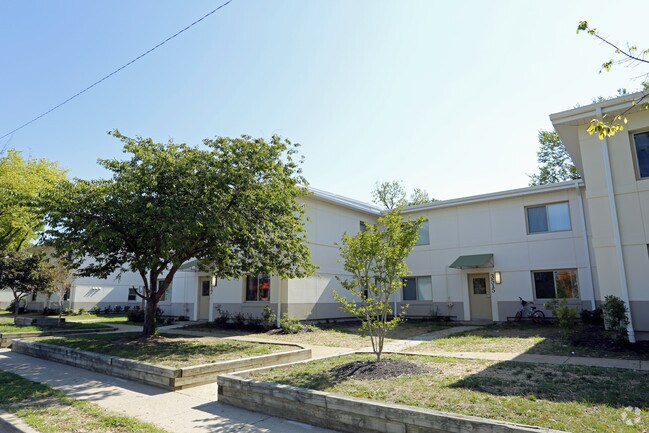 Building Photo - Lynhaven Apartments