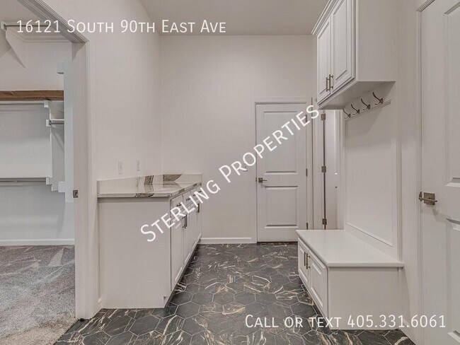 Building Photo - 16121 S 90th East Ave