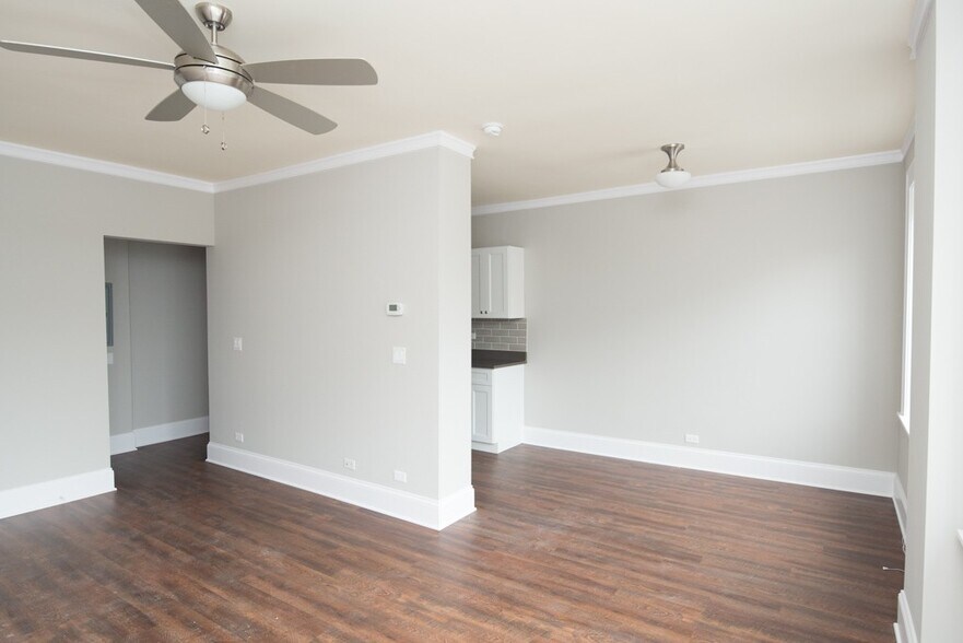 Building Photo - 817 W Lakeside Pl