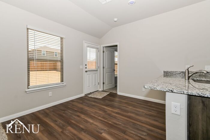 Building Photo - 1705 Burgundy Dr