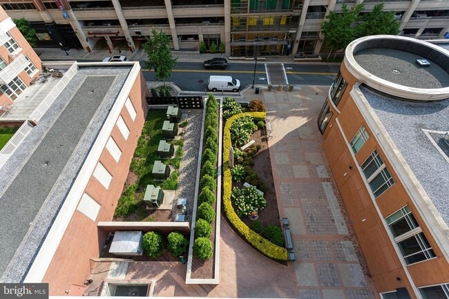 Building Photo - 157 Fleet St