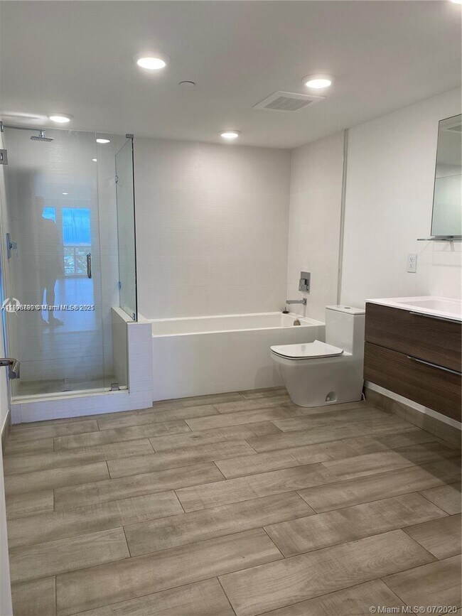 Building Photo - 9261 E Bay Harbor Dr