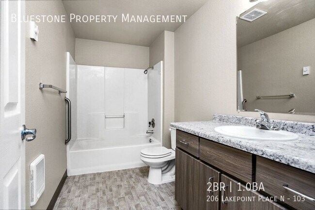 Building Photo - 206 Lakepoint Pl N