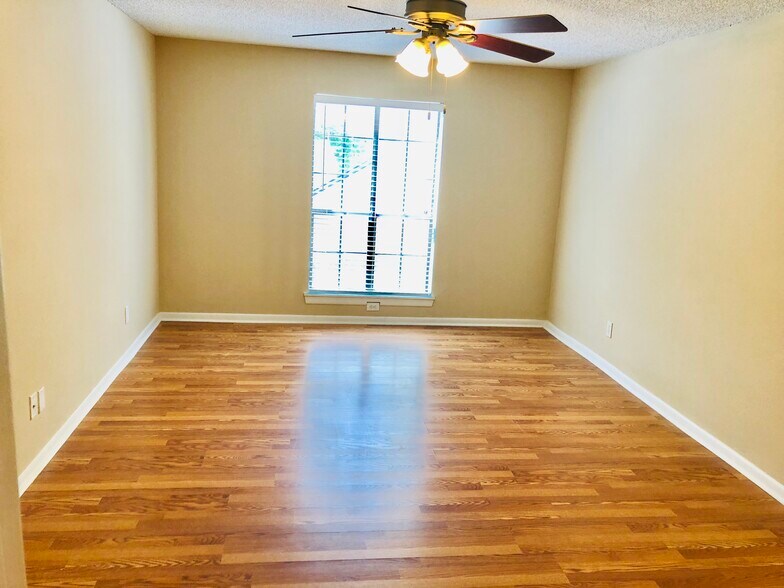 Building Photo - 2255 Thousand Oaks