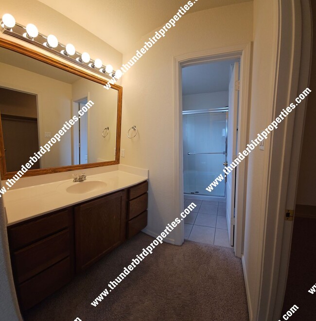 Building Photo - Gated Community available NOW!