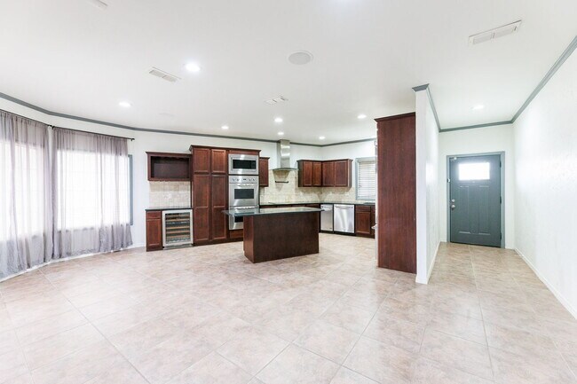 Building Photo - Spacious 3-Bedroom in Gated Community