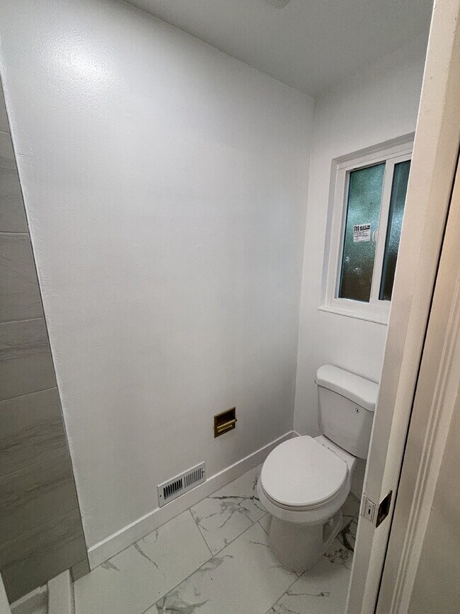 Building Photo - "Completely Remodeled and Charming 3-Bed Oasis with Pool & Fireplace in Pittsburg's Heart!"