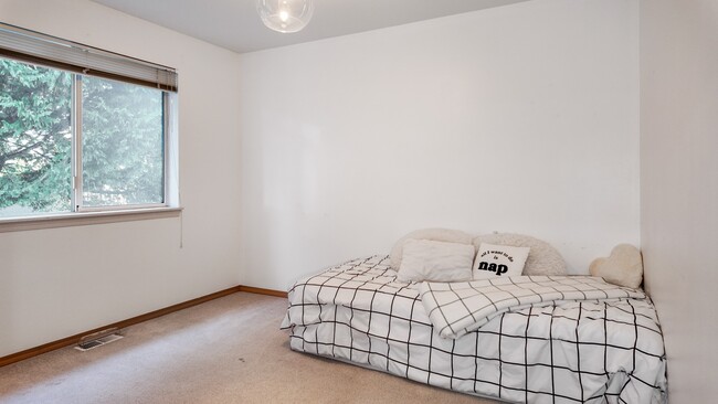 Building Photo - Spacious 4-Bed Home in East Meridian