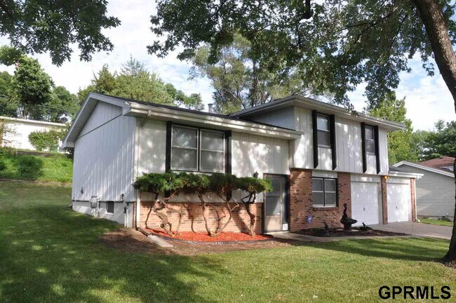 Primary Photo - 2623 N 98th St