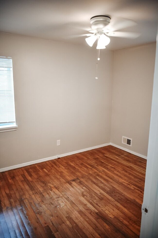 Building Photo - 4700 Walnut Grove Ave