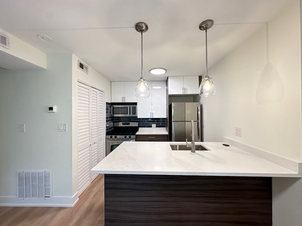 Building Photo - 959 W Grace St