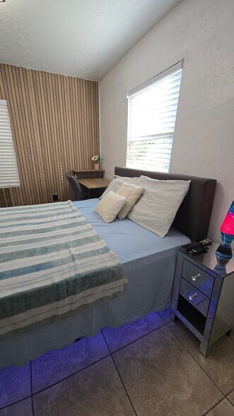 Building Photo - 1085 NW 24th St