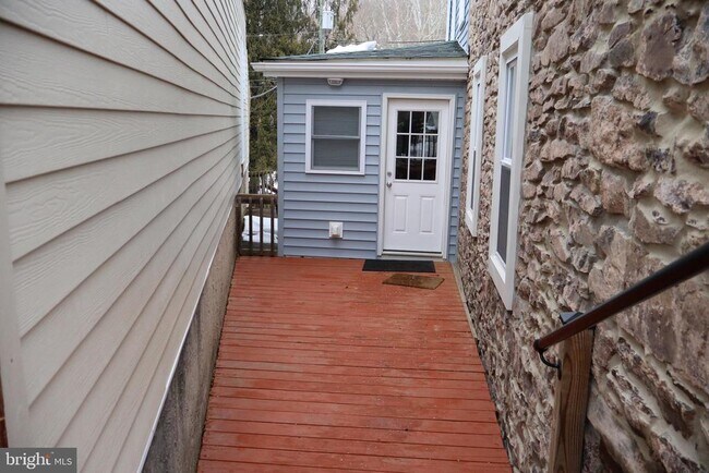 Building Photo - 824 Kintner Rd