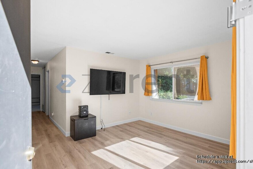 Building Photo - 3641 Clayton Rd