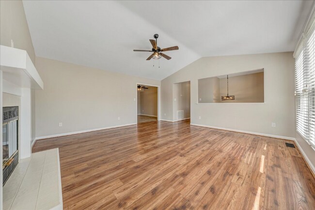 Building Photo - 5184 Orchard Hill Dr